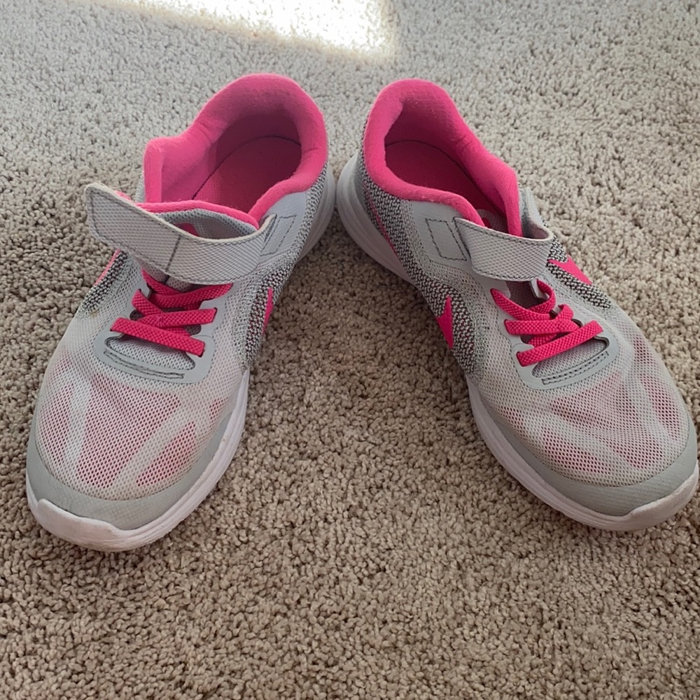 Girls Velcro nike shoes